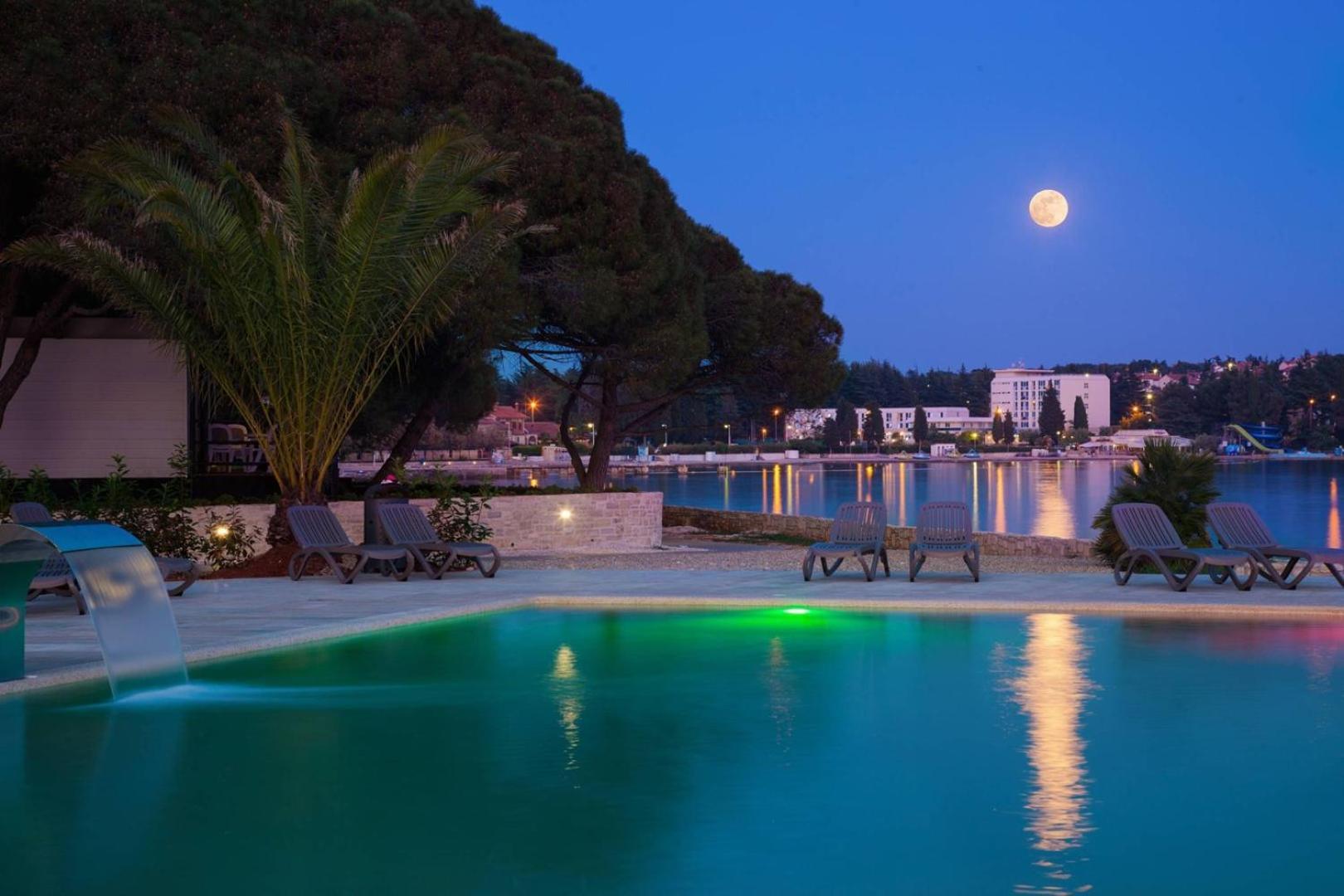 Stana A2+2 For 4 Persons With Balcony And Sea View * Poreč