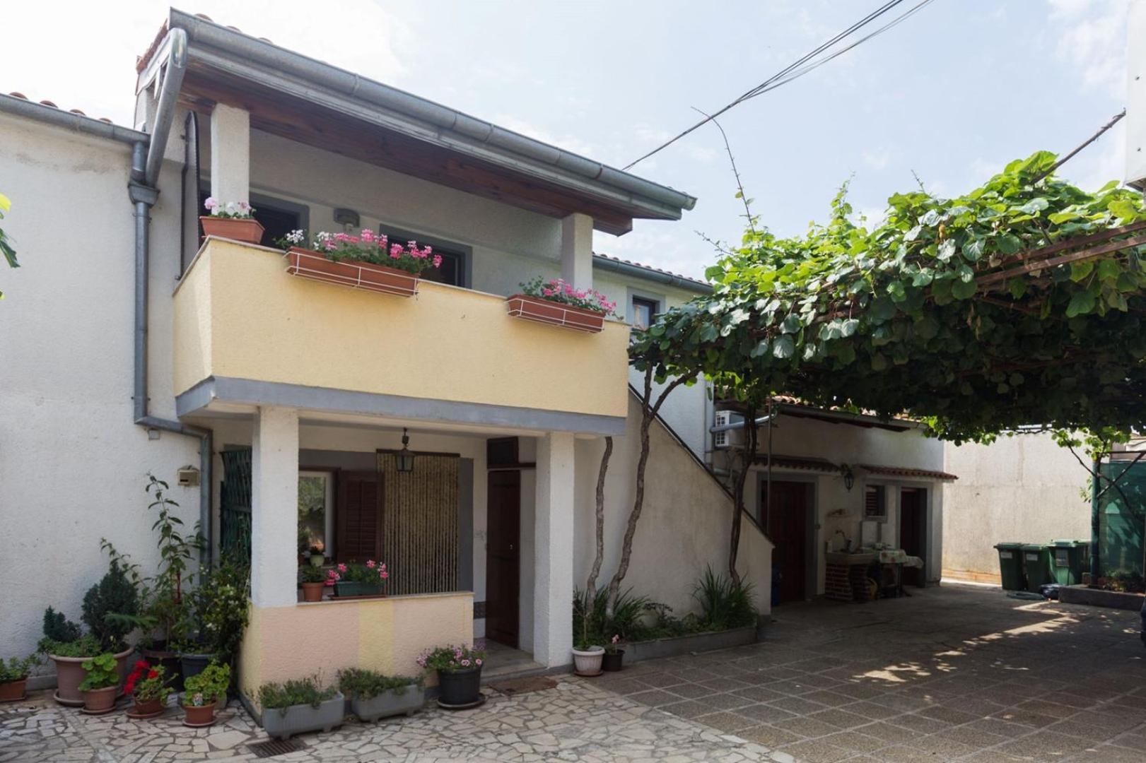 Apartment Stana A2+2 For 4 Persons With Balcony And Sea View Poreč
